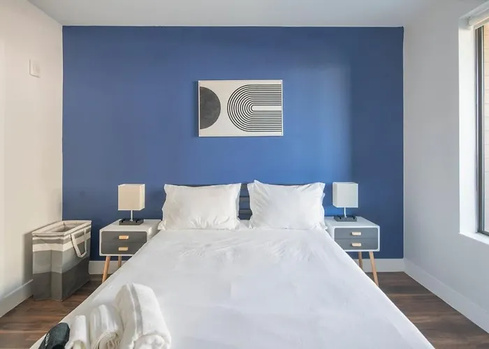 Apartment Bright And Sleek 1br Parking Workspace